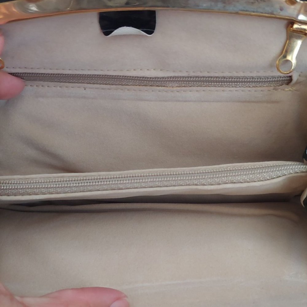 ♥️SOLD♥️Vintage Patent Leather Stitched Floral C - Picture 5 of 5